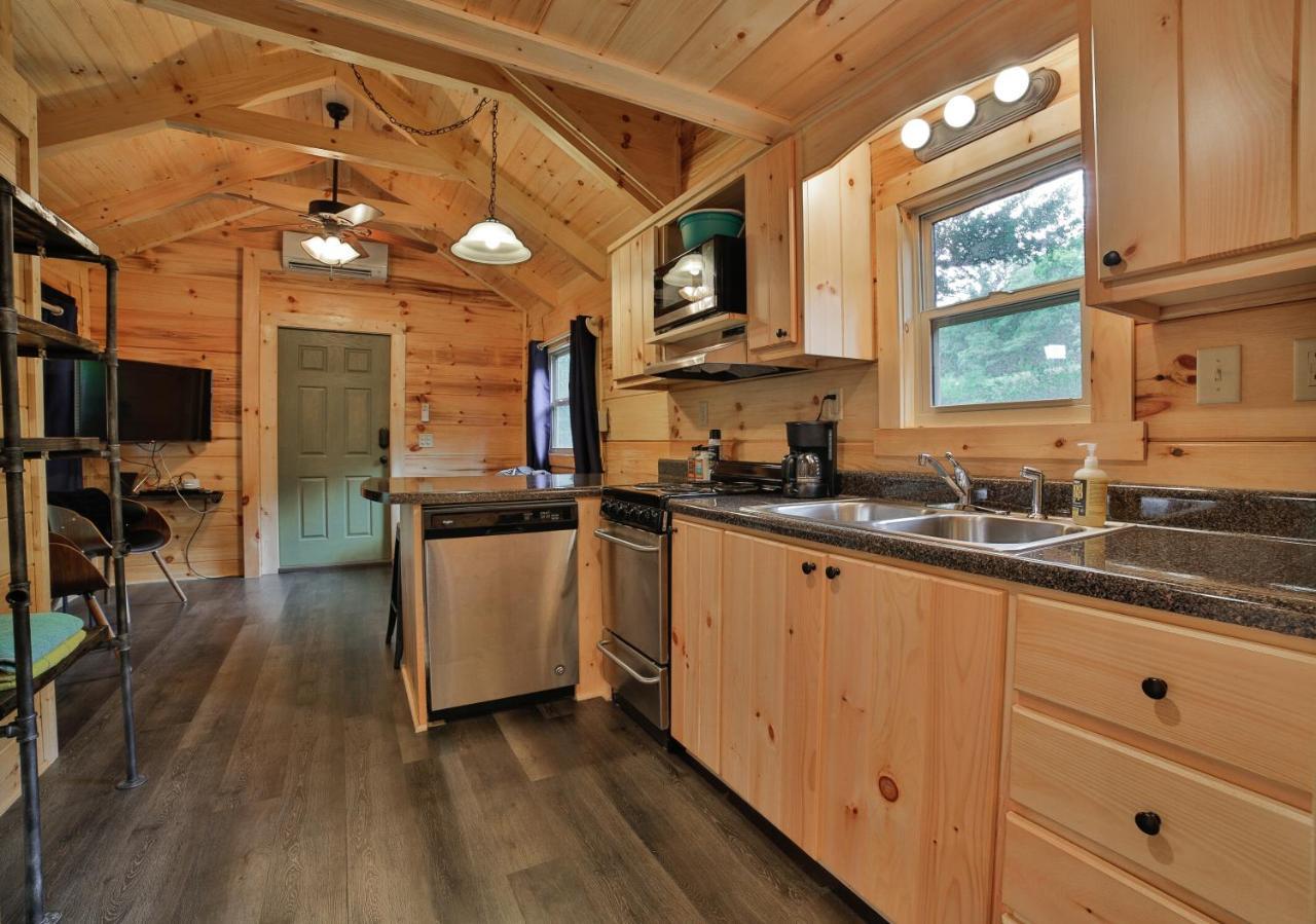Thomas Cabin Forest Tiny Cabin With Hot Tub Chattanooga Dış mekan fotoğraf